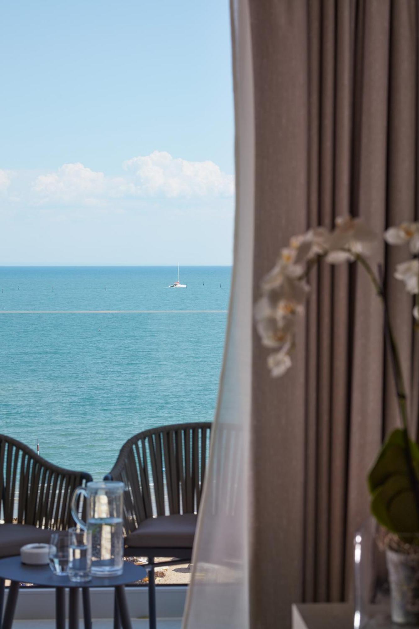 Hotel Pelikan Ліньяно-Сабб'ядоро Екстер'єр фото