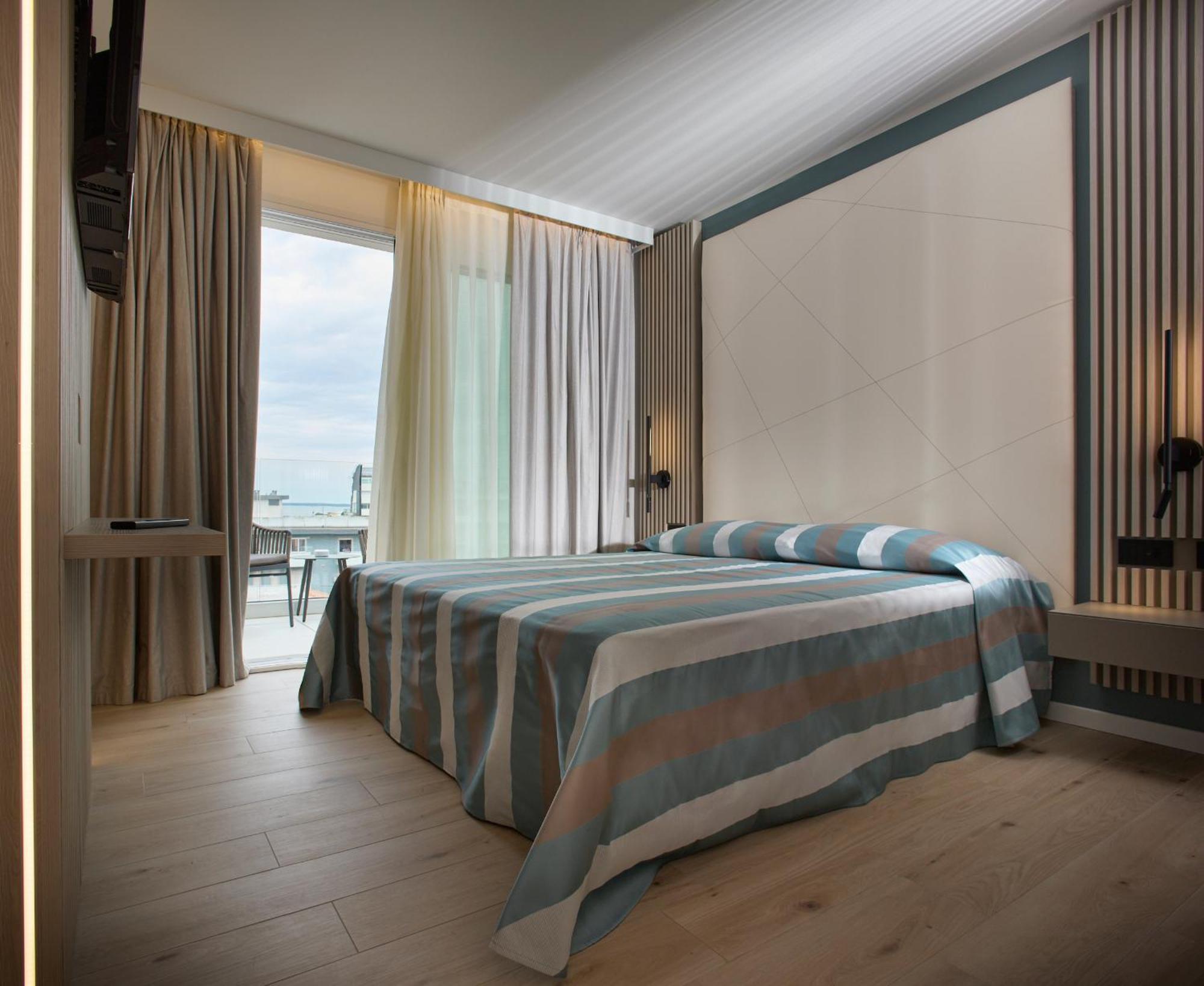 Hotel Pelikan Ліньяно-Сабб'ядоро Екстер'єр фото