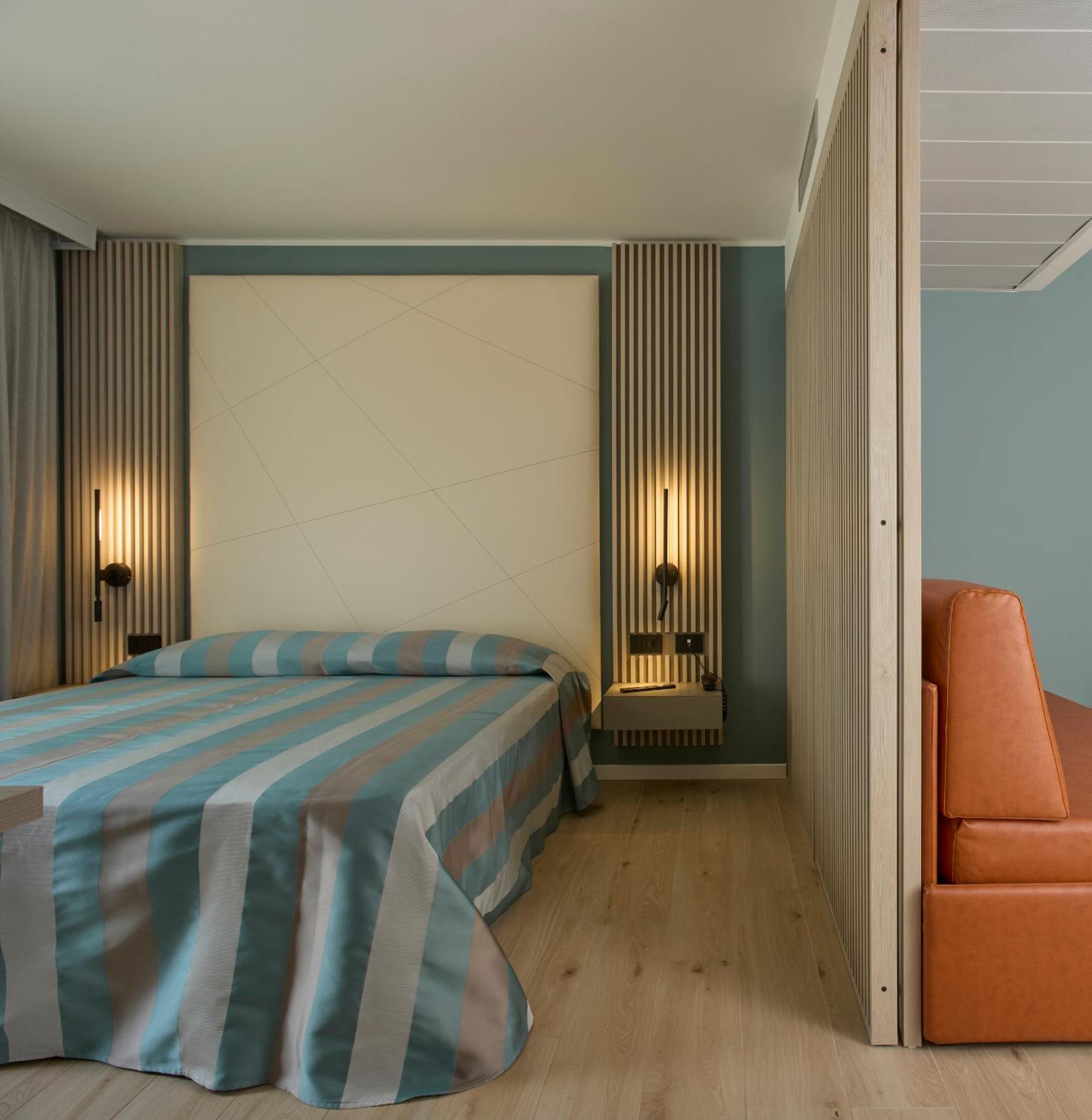 Hotel Pelikan Ліньяно-Сабб'ядоро Екстер'єр фото