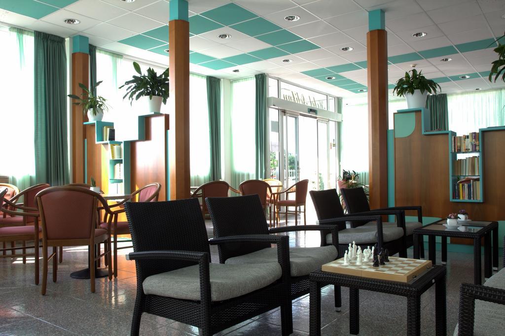 Hotel Pelikan Ліньяно-Сабб'ядоро Екстер'єр фото